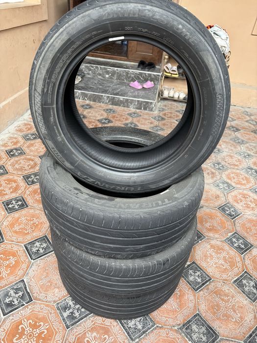 Шина BRIDGESTONE 225/55 R17.