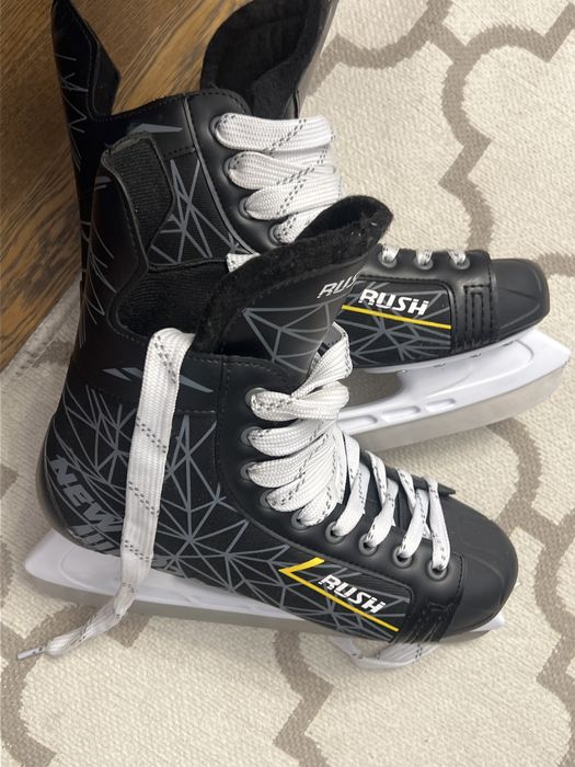 Коньки хокейные