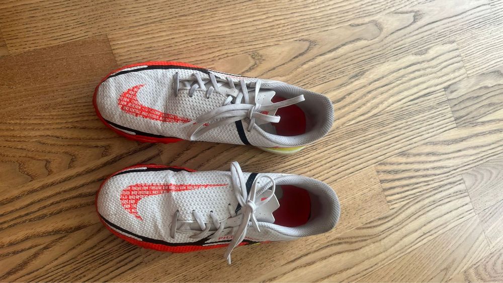 Кроссовки для футбола