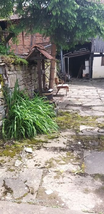 Продавам  двуетажна къща