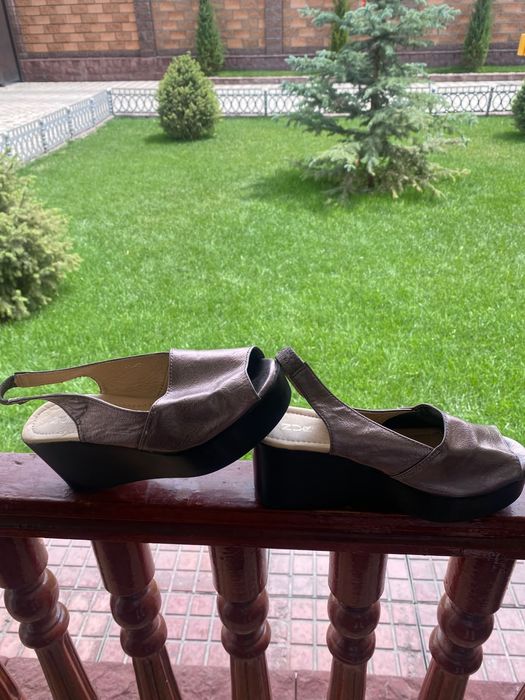 Босоножки женские
