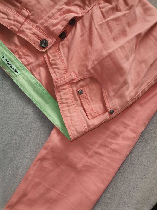 Чисто нови дънки N38/40.БЕли дънки М/L.20лв,.Джинси М/10лв.Перфектни!