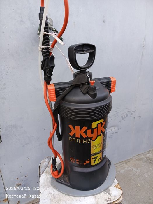 Опрыскиватель садовый Жук