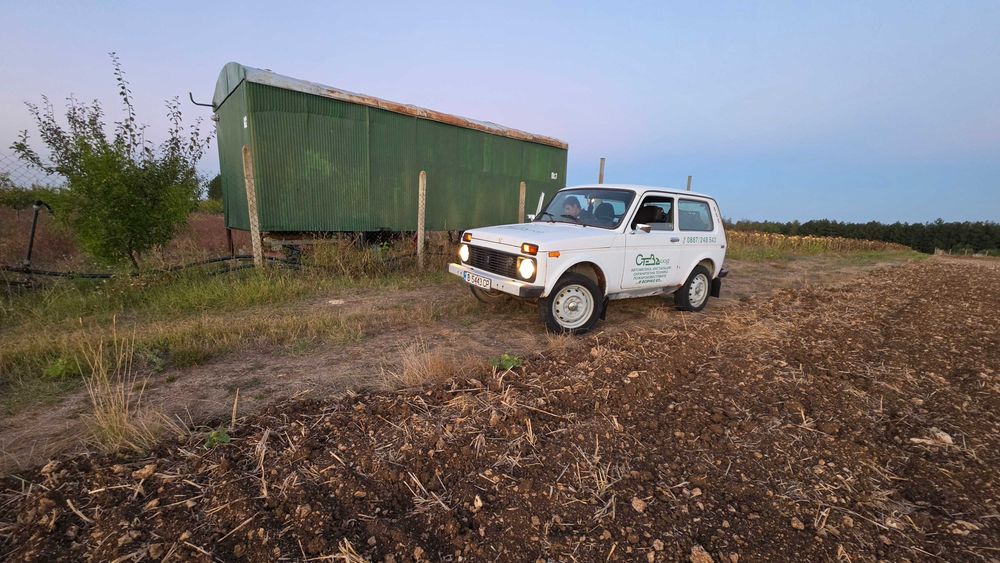 джип Lada Niva 2004