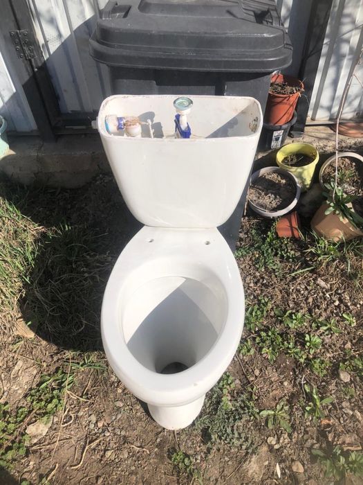 Строительный унитаз с бачком