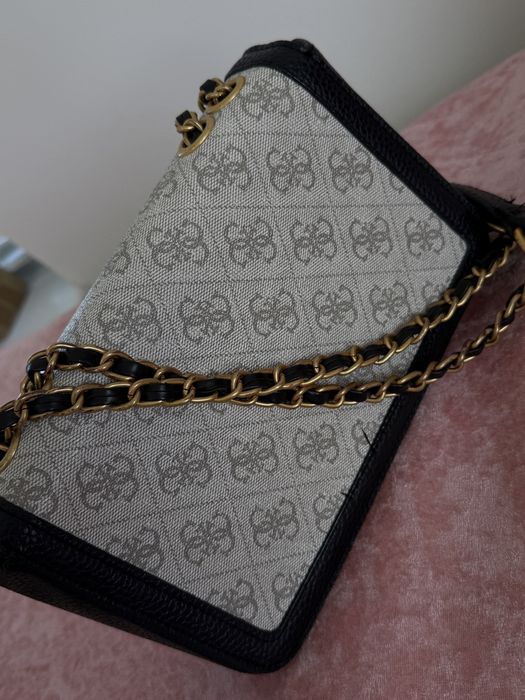 Дамска чанта Guess