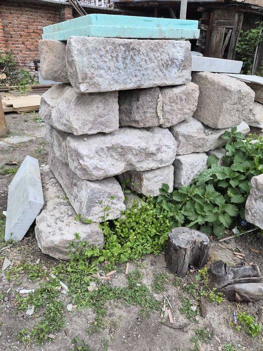 Стъпала дялан камък