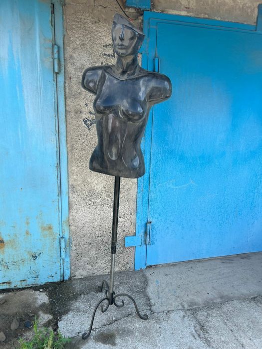 Продам стеллаж, стулья, уголки б/у