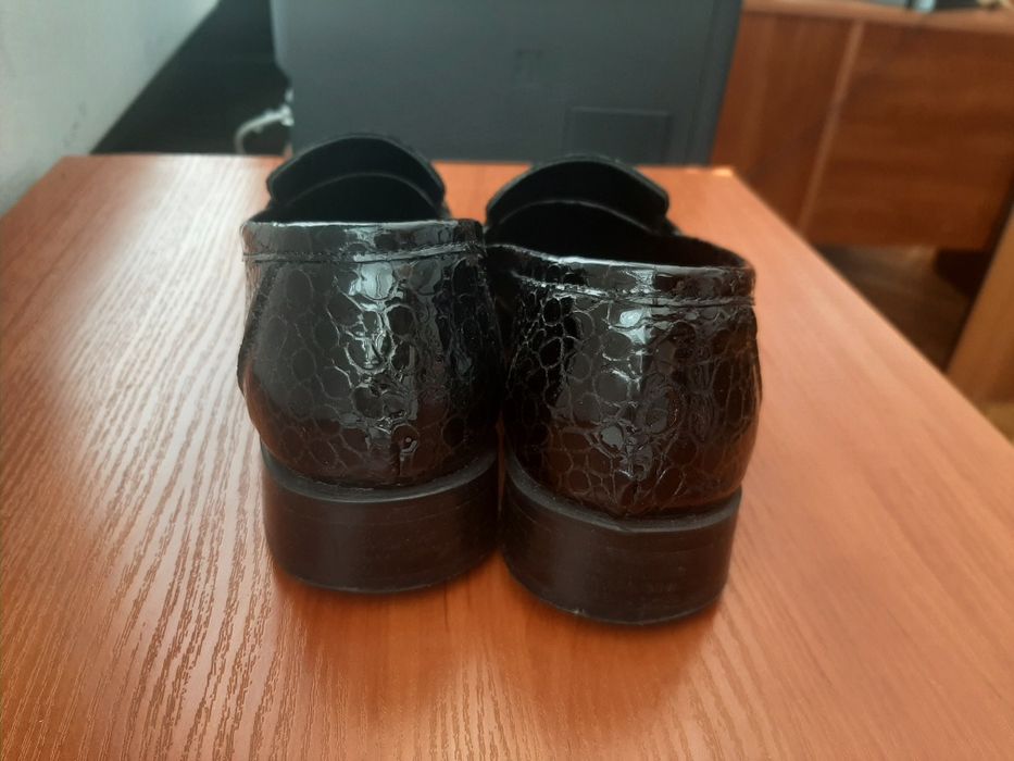 Нови елегантни дамски обувки от мек естествен лак