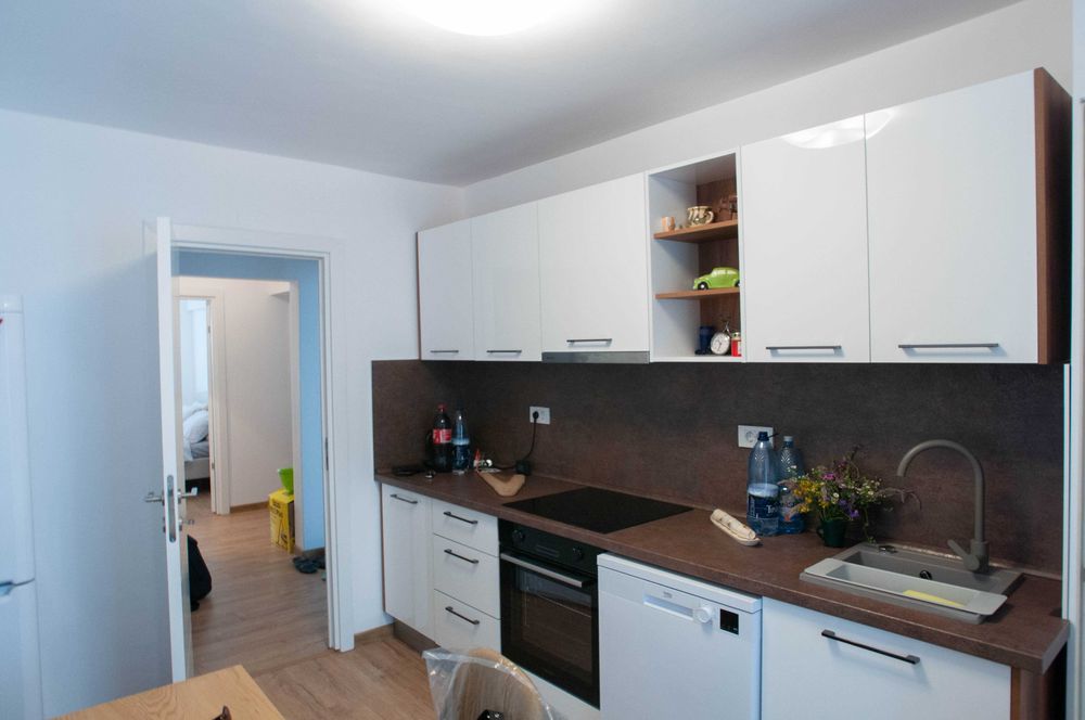 Inchiriez apartament 3 camere + 2 balcoane, complet renovat, mobila noua + electrocasnice noi, ultracentral, B-dul Basarabilor, langa Hotel Posada
