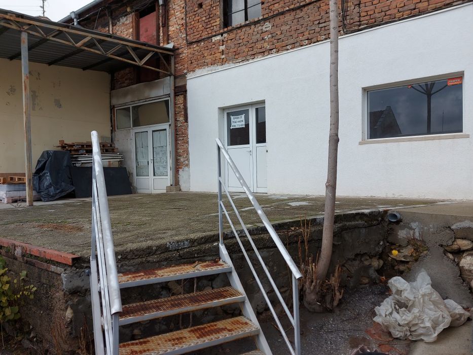 Дава се под наем Магазин в Карлово - 50 кв.м за 204 € - Снимка #2