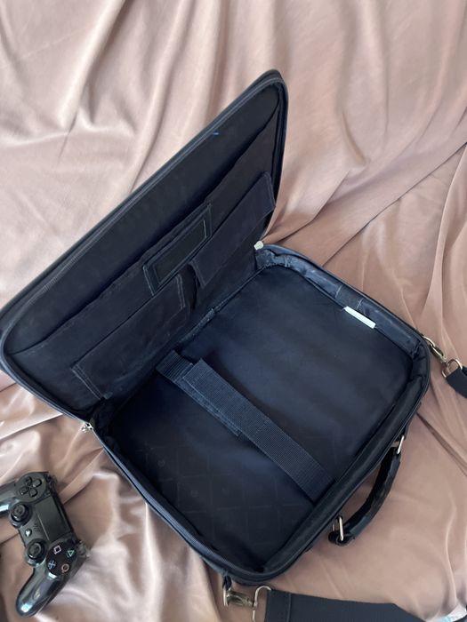 PS4 + 3 джойстик +сумка