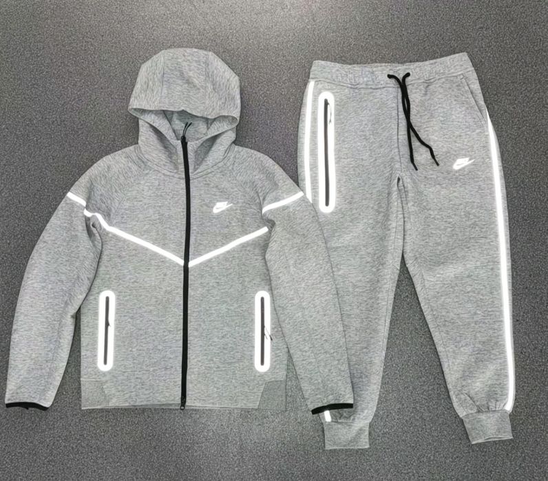 Продам найк теч флис рефлектив