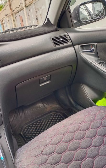 Toyota Corolla 2004 год