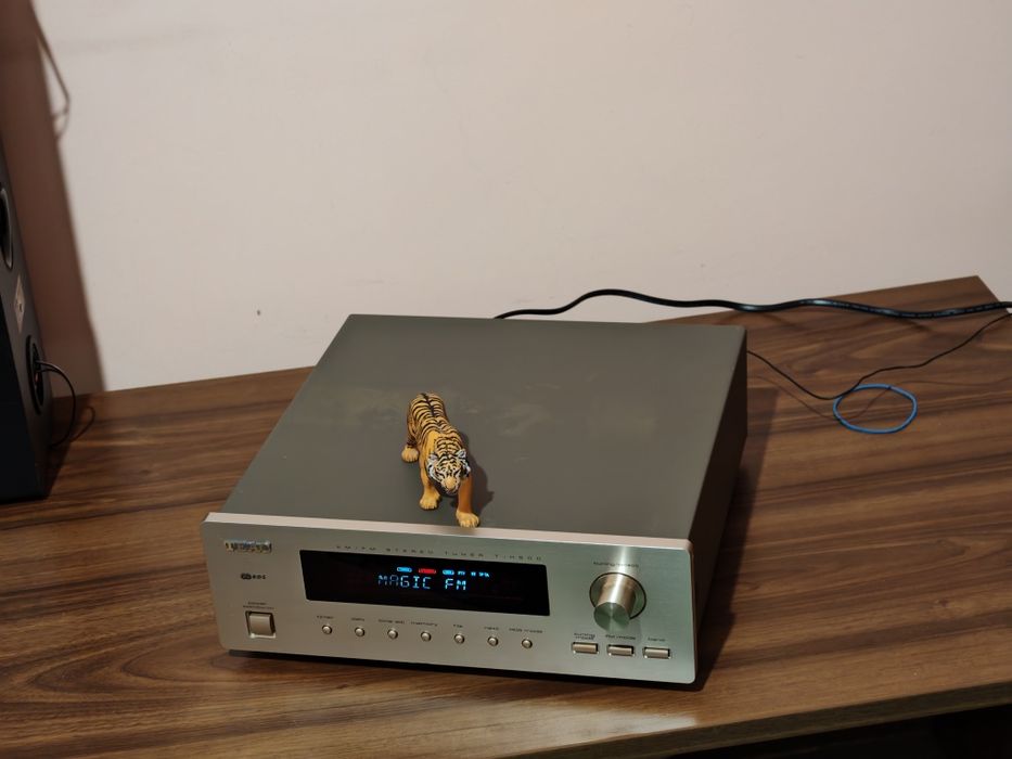 Teac T-H500 Reference. Tuner fin, gama high end. Preț fix !