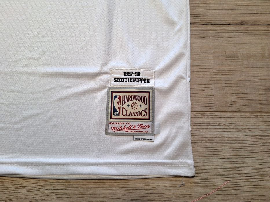 Баскетболен потник на  Скоти Пипън#33#Чикаго Булс#Mitchell & Ness!!!
