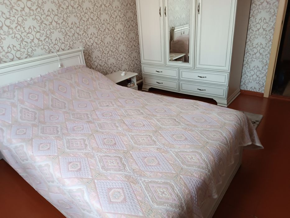 Продам белорусский спальный гарнитур.