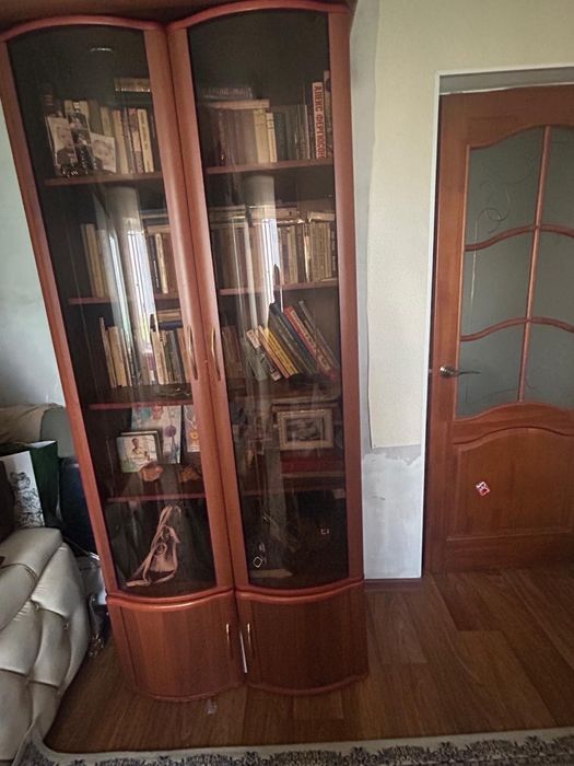 Продам сервант кух столы