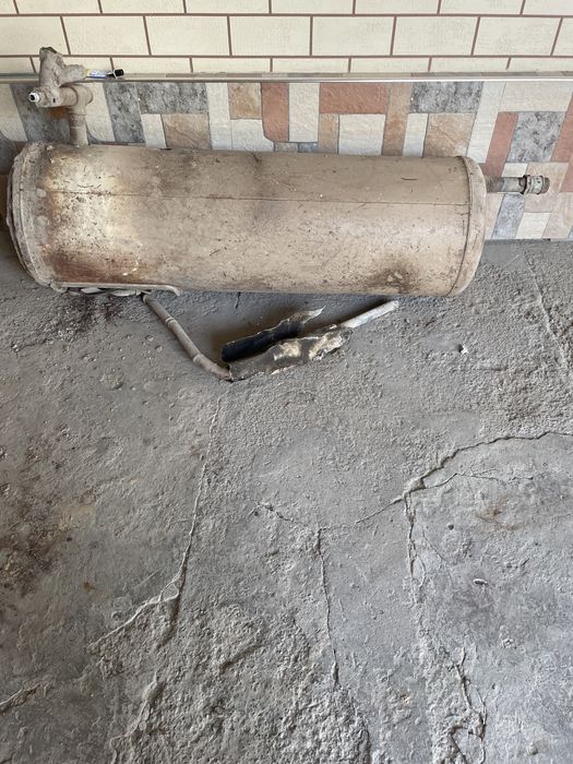 Котел в хорошем состоянии , работает идеально