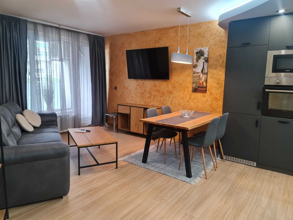 Изключително местоположение, луксозно изпълнен и обзаведен, с гараж