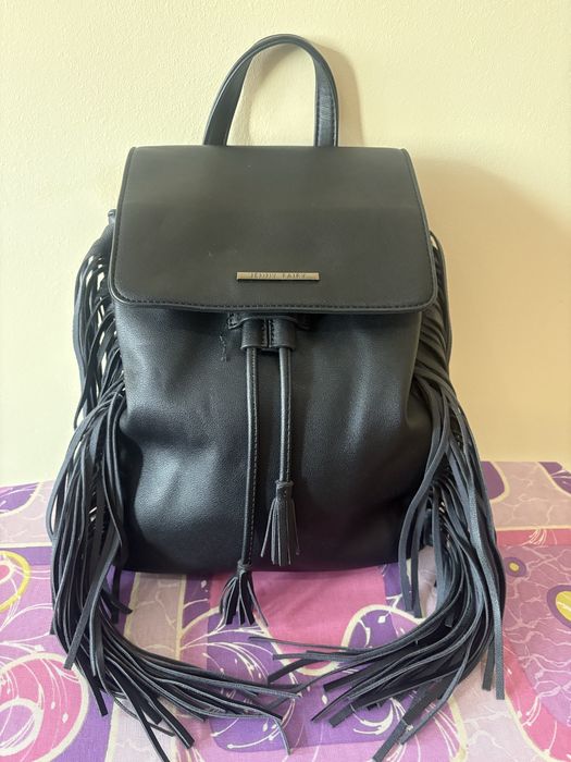 Дамска черна раница