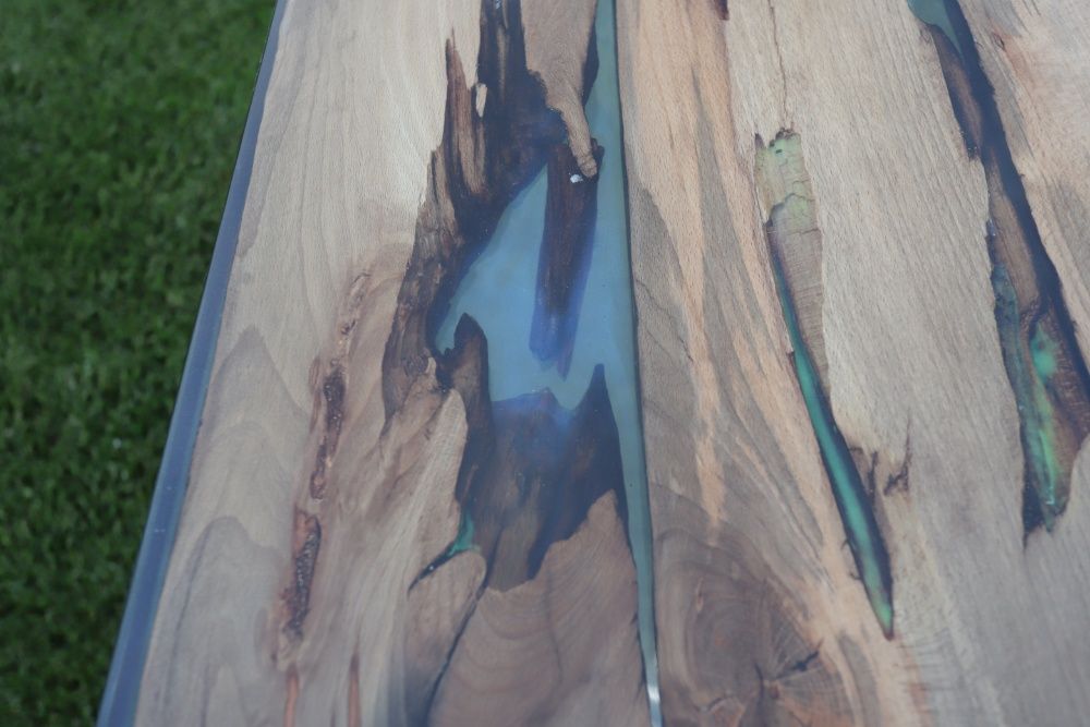 Трапезна маса от дъб и епоксидна смола