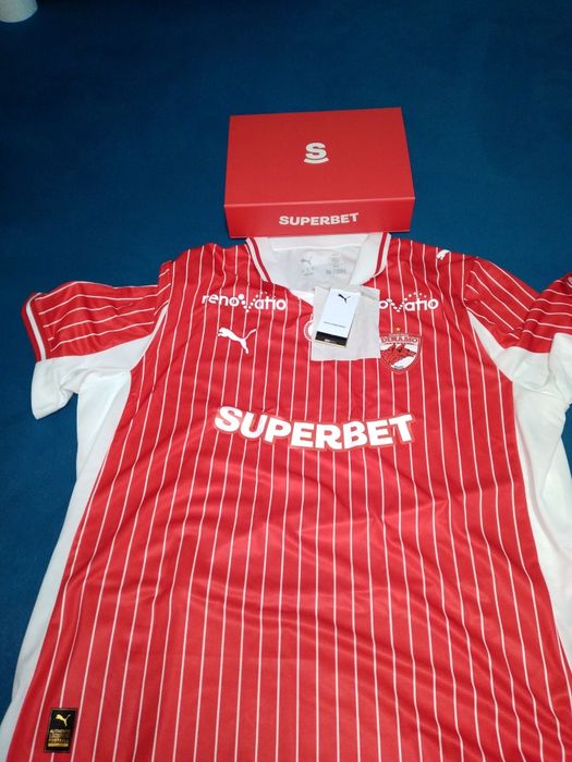 Vând tricou Dinamo, puma,original ,măsura xxl. Pentru oameni mari.