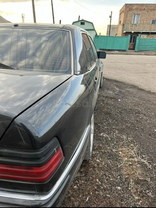 Мерседес 124 е280