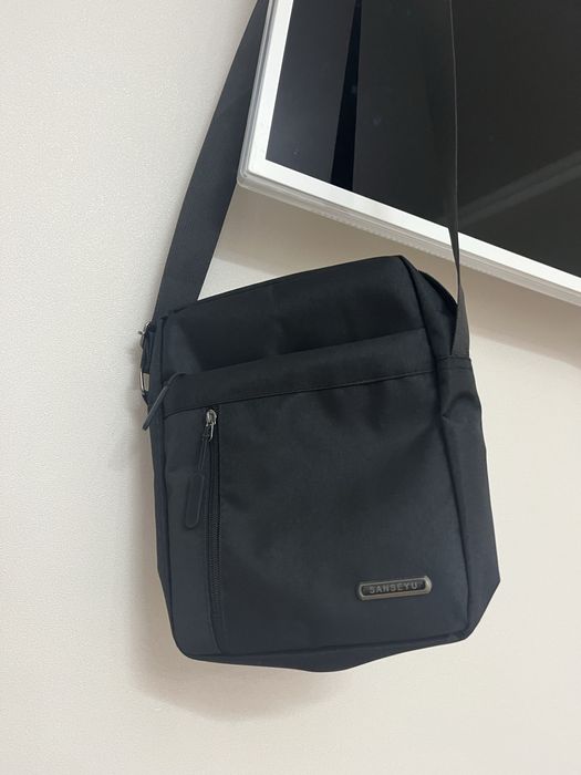 Продаю барсетку черный