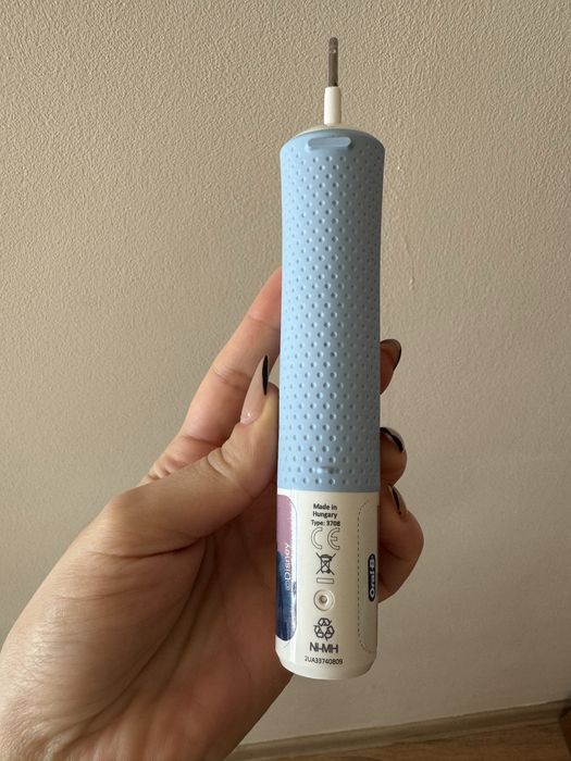 Електрическа четка за зъби Oral-b