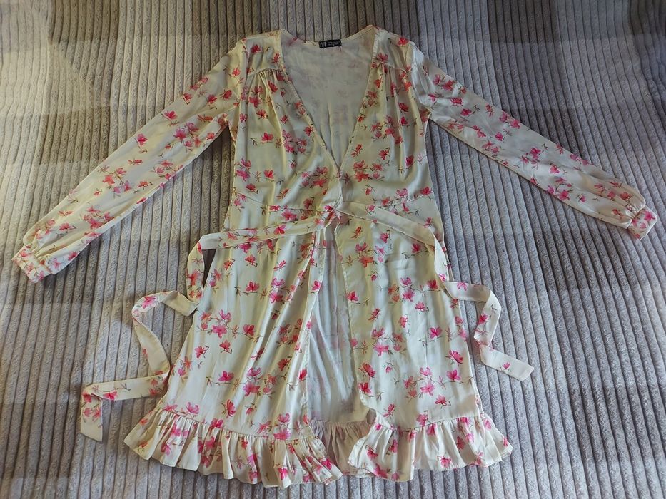 Летнее шелковое платье ванильного цвета