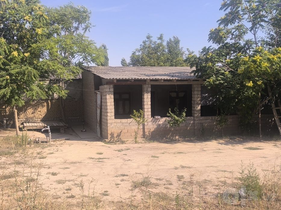 Срочно сдается дом 3 комнаты,4 сотки. 2км от Бек барака.