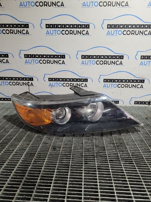 Far Dreapta Kia Sorento II 2009 - 2015 SUV 4 Usi (912) Cu lupă 921022PO