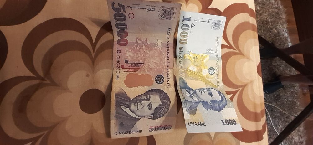 Vând 2 bacnote de 1000 și 50000 lei
