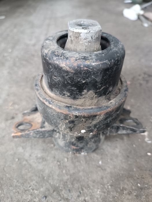 Подушка двигателья