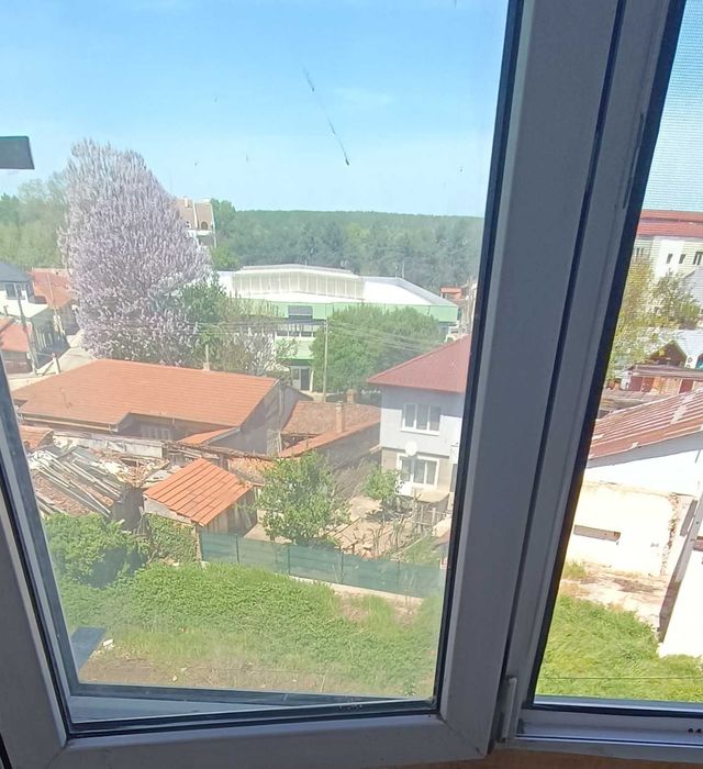 Продавам 4 стаен апартамент в идеален център.