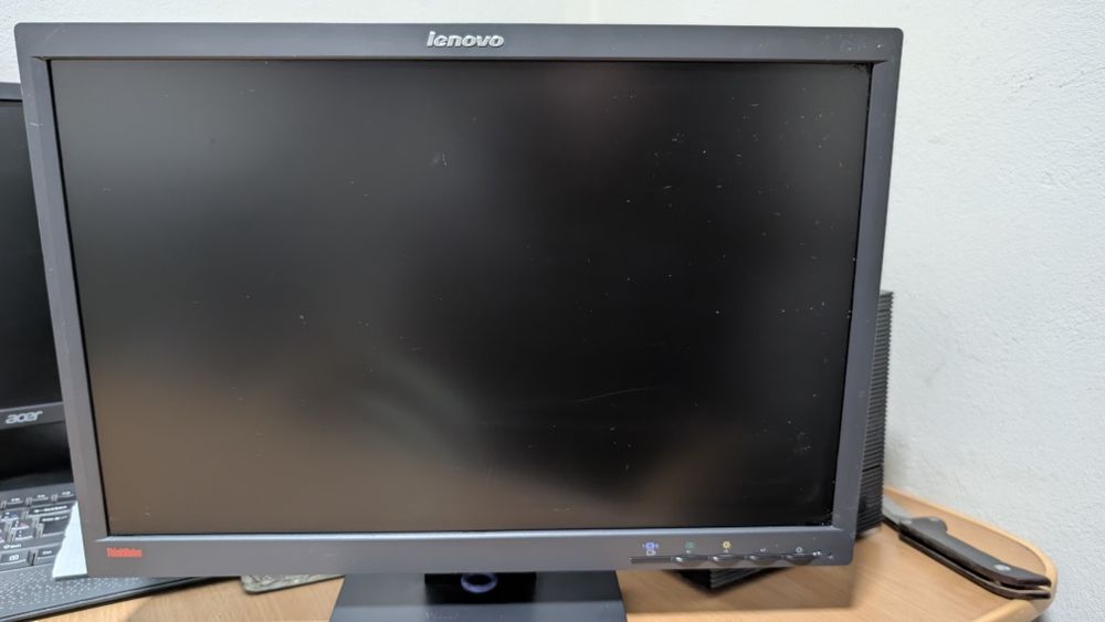 Монитор Lenovo 22