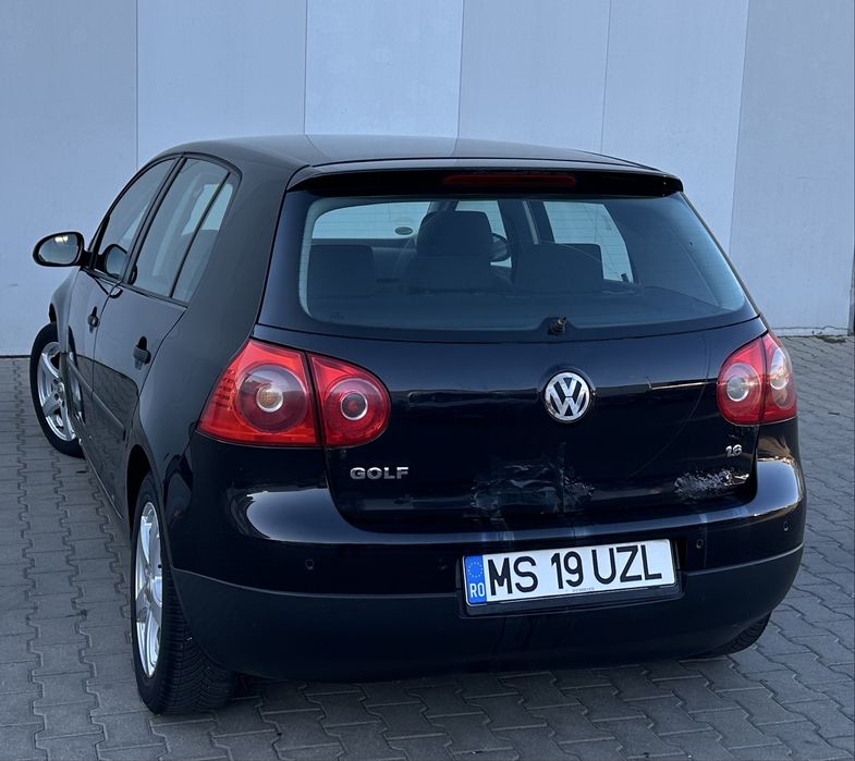 Vand golf V  1.6 benzina