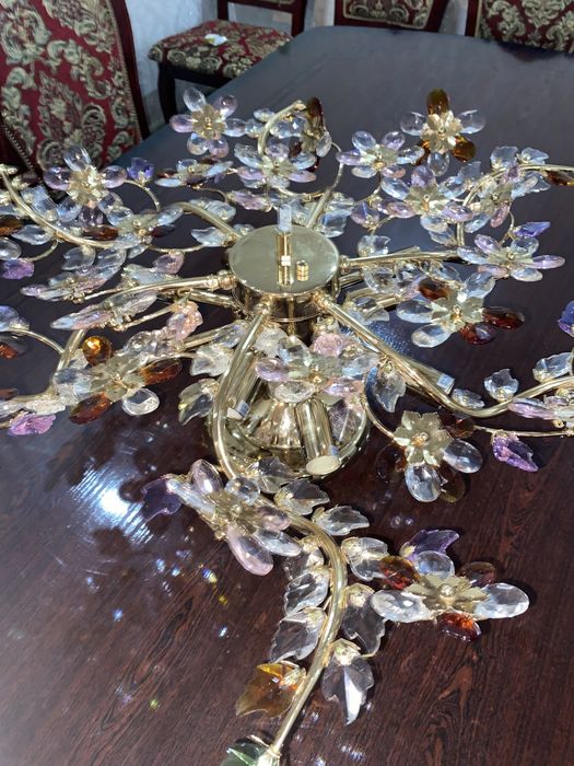 Продается Люстра