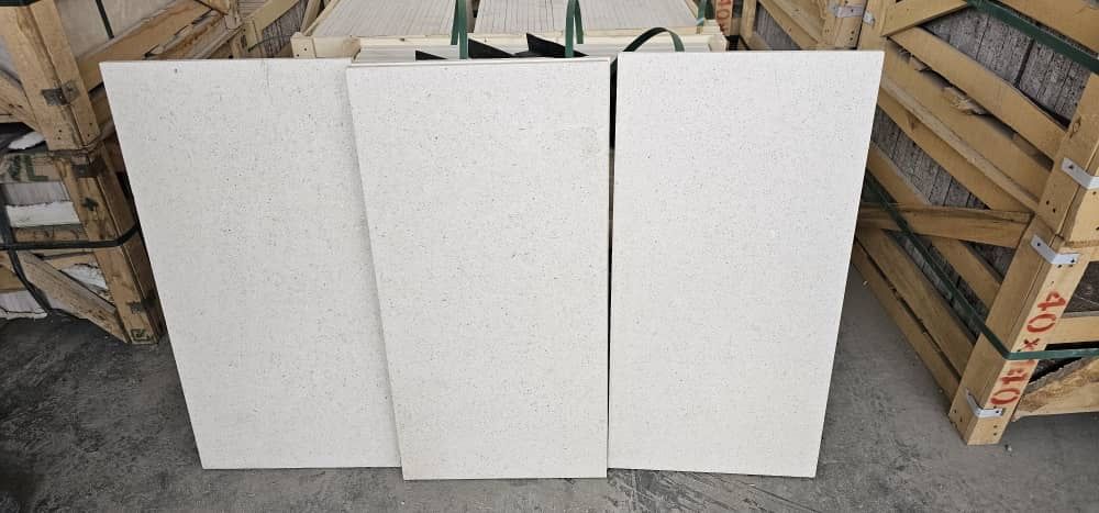 Лаймистоун Иранской В наличии.