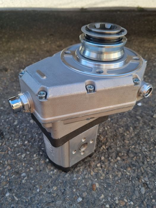 Multiplicator turati crapator spargator lemne cu pompa hidraulica