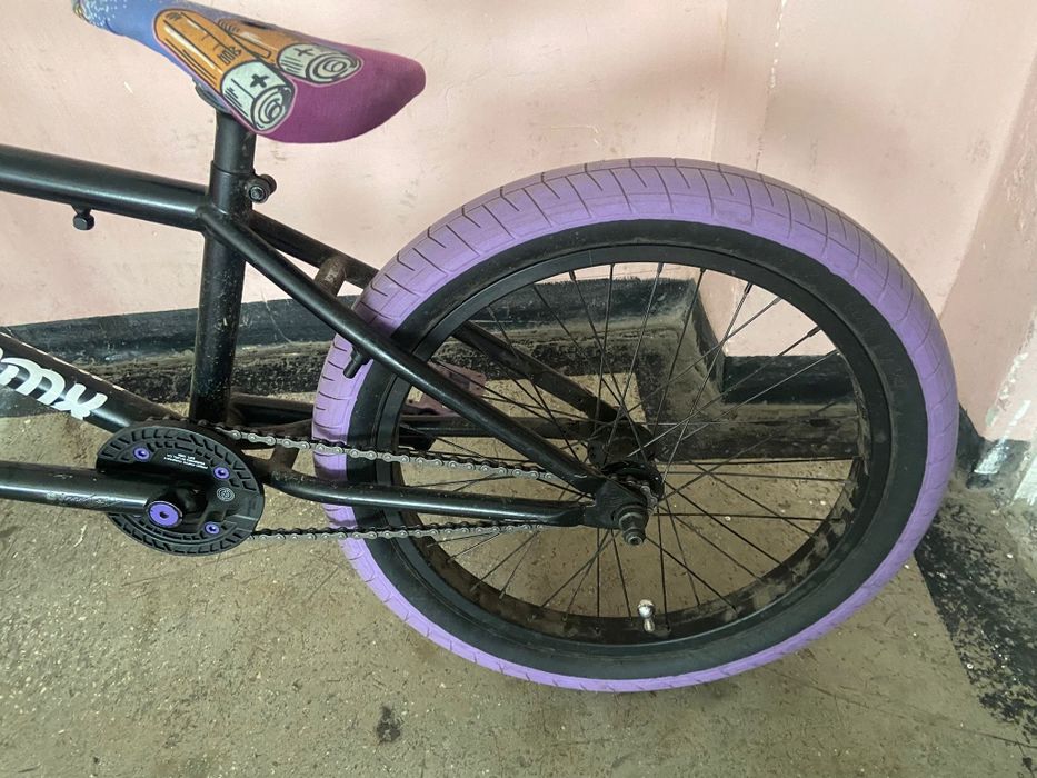 Vând BMX într-o stare foarte buna nu are fisuri la cadru sau defecte