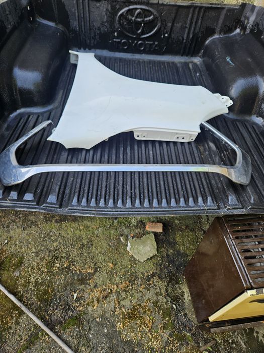 Grilă crom   mască  Toyota Hilux  model  2018 -2024 original