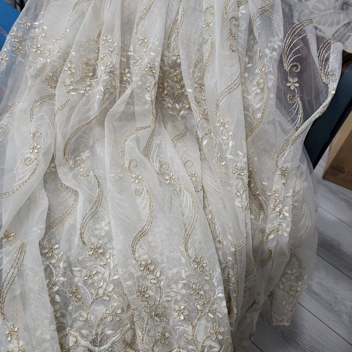 Продам тюль 8 м в золоте