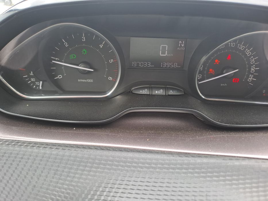 Пежо 2008 на части