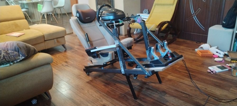 Thrustmaster t300 гаранция 4 години 2 волана - gt f1 волан sim