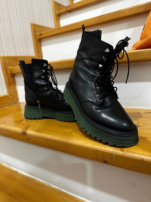 Продам зимние ботинки