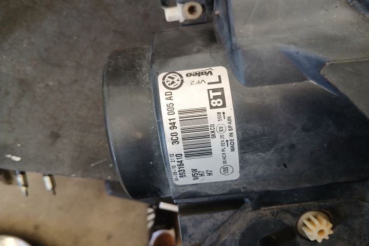 Far stanga 3C0941005AD 3C0941005AD Volkswagen VW Passat B6