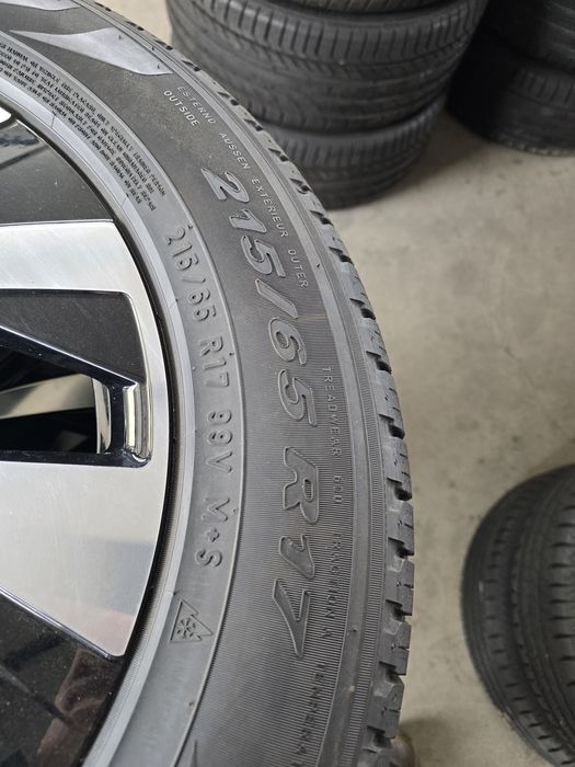 4 Броя 215/65/17 Pirelli 2x8,5mm 2x7,8mm 23dot
