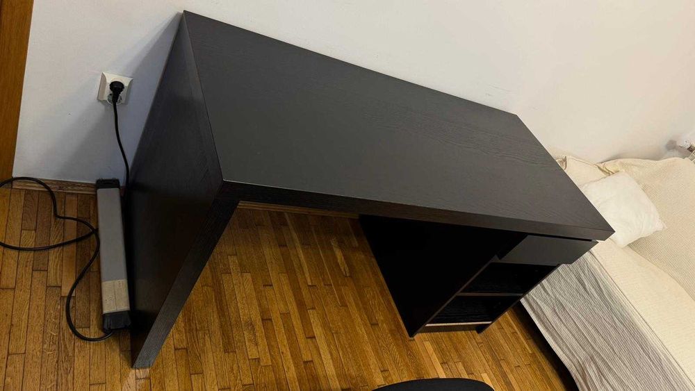 Birou modern negru (140x65 cm)Spațiu de lucru generos Stare Impecabilă